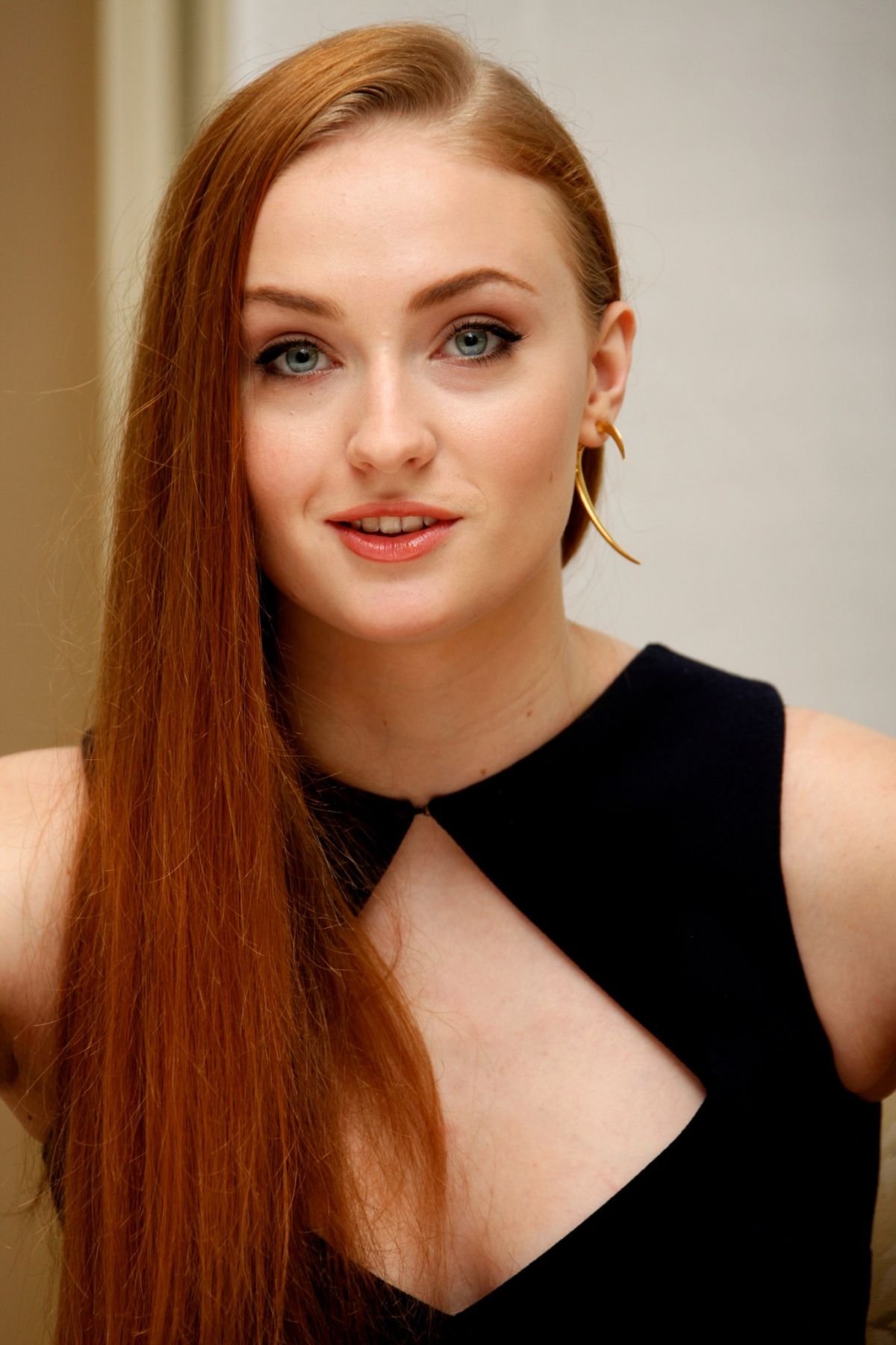 Sophie Turner Picture Wallpaper iPhone